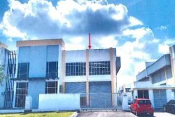 Single-storey clustered factory with an annexed double-storey office building